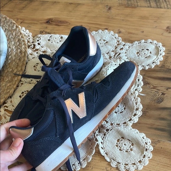 New Balance Blue and Pink Sneakers Athletic Design - Picture 9 of 10